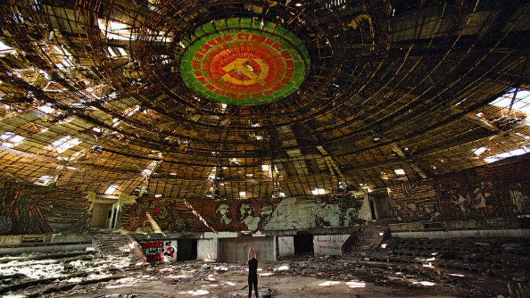 Дом-паметник на БКП, Бузлуджа 
Дом-паметникът на БКП, по-известен като паметника "Бузлуджа", е дело на архитект Георги Стоилов. "Чинията", както я наричат мнозина, попада сред най-популярните изоставени реликви на социализма не само в България, но и по света. 
Снимки могат да бъдат в повечето атласи и фотоалбуми на любителите на изоставени, зловещи сгради, въпреки че към момента достъпът до Дом-паметника е строго забранен.