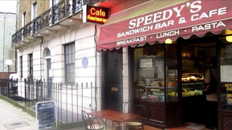 Шерлок и Уотсън са вкусни

Кафето, в което често отсядат Холмс и Уотсън в сериала, наистина съществува и се намира на Гауър Стрийт. Феновете на сериала от целия свят могат да го посетят и да похапнат тематични шерлокски закуски.

