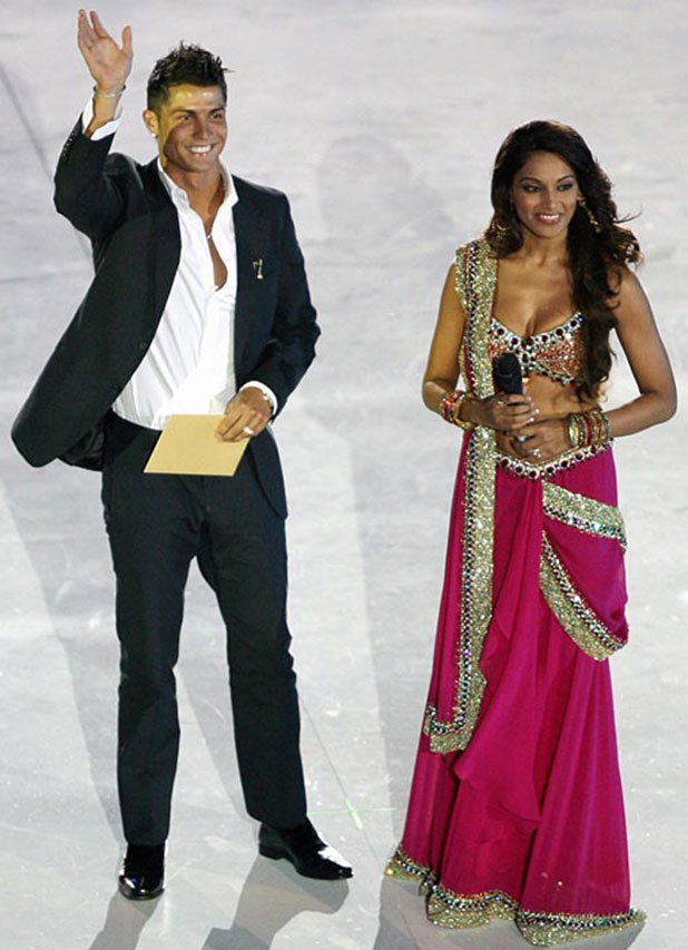 2007-а. С актрисата Бипаша Басу на дебюта на Новите 7 чудеса на света на стадион "Луш" в Лисабон.