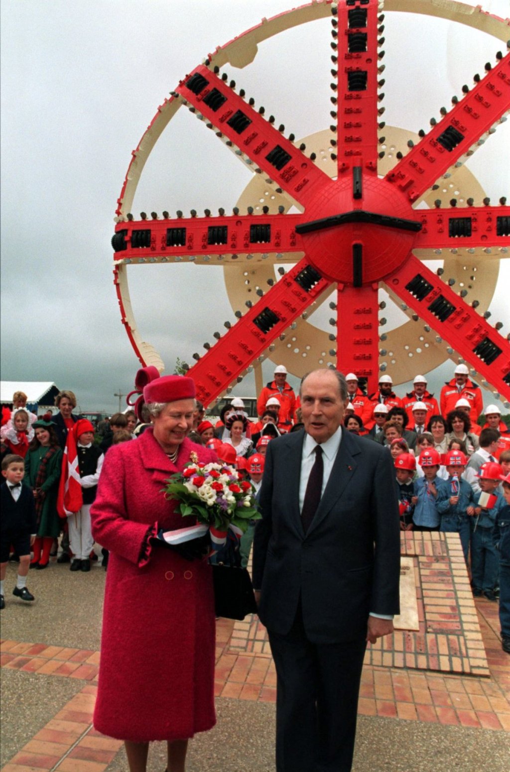 1994, с Франсоа Митеран откриват Евротунела