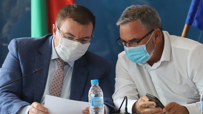 Според Ангел Кунчев трябва да се продължат мерките и след 12 ноември. Министър Ангелов пък се надява на ваксина най-рано през април