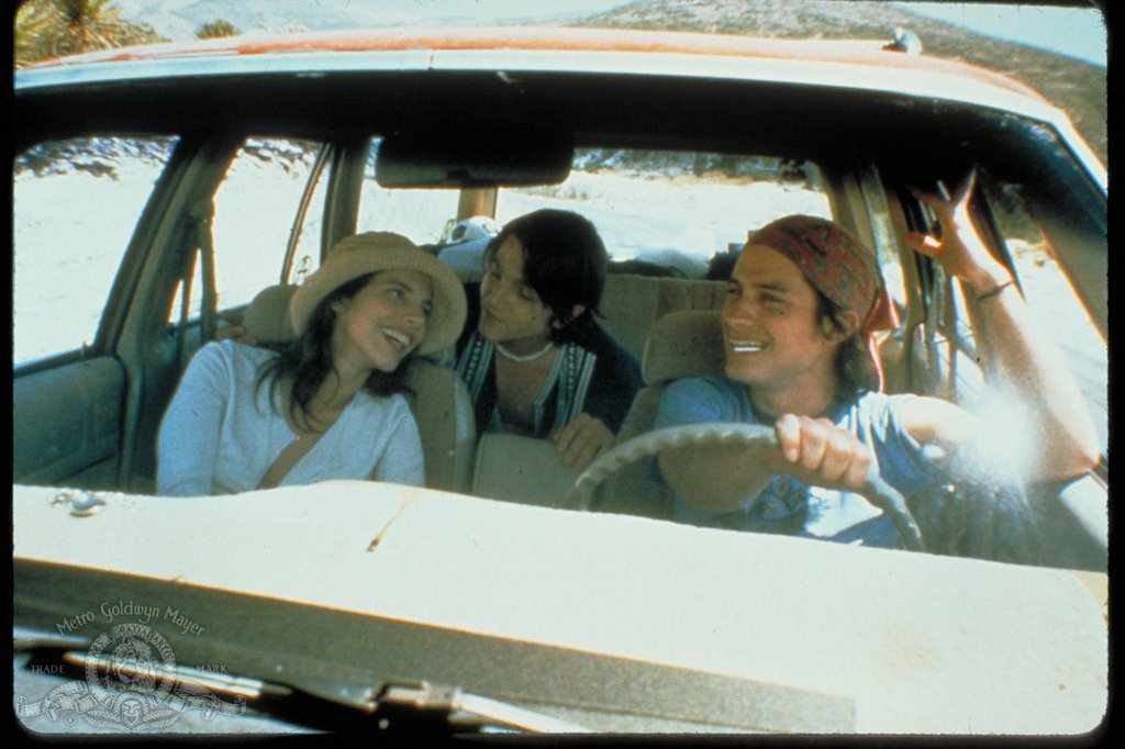 И твойта майка също (2001): Алфонсо Куарон, който веднага след този филм, режисира Хари Потър и затворникът от Азкабан, използва формулата на американския road trip movie, за да покаже политиката, културата, географията и душевността на Мексико. Филмът им