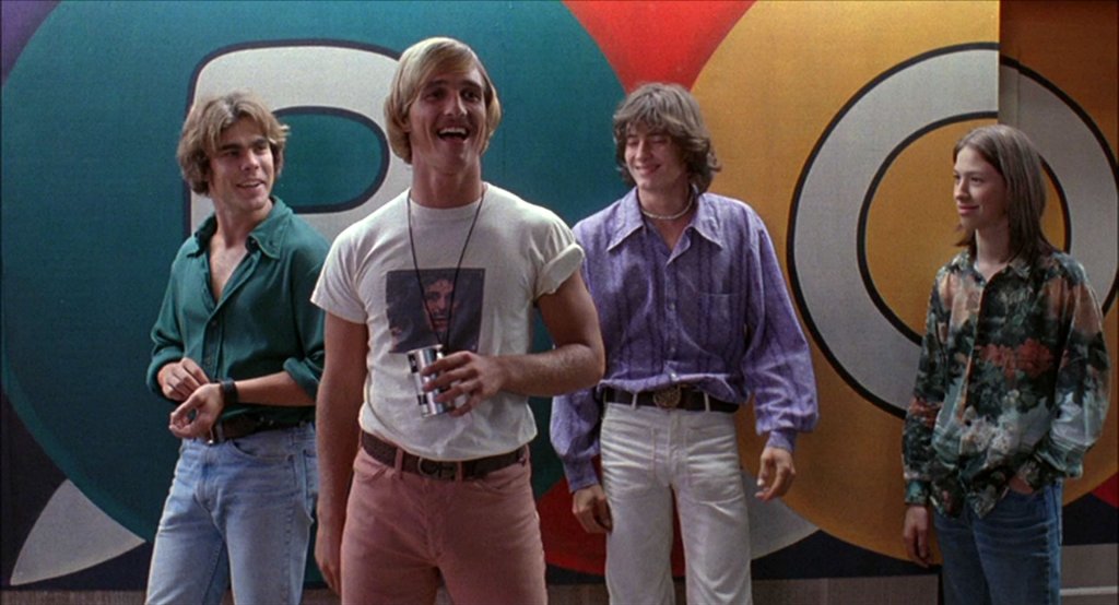 "DAZED AND CONFUSED"  
1993 
Първият ден на лятото е последният ден от училище. Един филм за порастването и колко е хубаво то. 