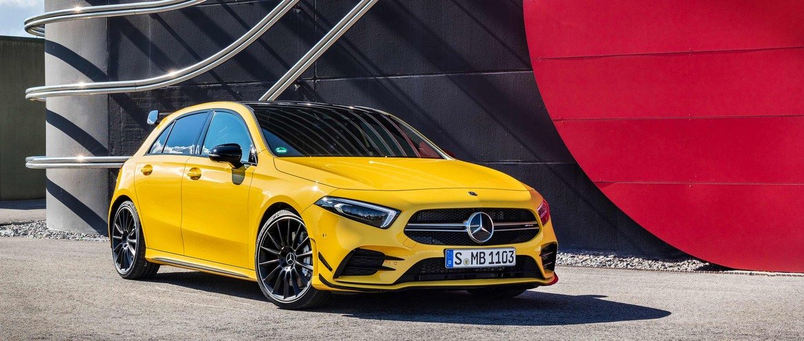  Mercedes-AMG A 35 

Mercedes иска да покаже спортната страна на A-класата си с един от най-компактните си модели от това поколение. Той изглежда по-агресивно от стандартната А-класа и е с масивен спойлер отзад. В Париж хечбегът ще е първият, който ще бъде представен от 35-серията. На официалните снимки, пуснати от компанията, колата е в жълт цвят, но на изложението ще дебютира в тъмносиньо.

Автомобилът ускорява от 0 до 100 км/ч за по-малко от пет секунди или, ако трябва да сме напълно точни, за 4,7 секунди. Максималната му скорост е 250 км/ч. А 35 идва с 320 конски сили и пет варианта на управление, между които водачът ще може да избира. Сред тях е такъв за мокра настилка, комфортен и спортен. 

Колата ще е на западноевропейския пазар през януари 2019-а. Към момента обаче от Mercedes не планират моделът да се предлага на пазара в САЩ. 