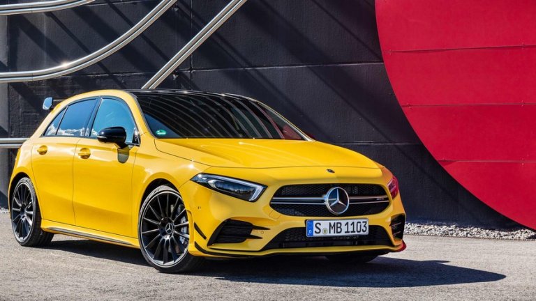 Mercedes-AMG A 35 
Mercedes иска да покаже спортната страна на A-класата си с един от най-компактните си модели от това поколение. Той изглежда по-агресивно от стандартната А-класа и е с масивен спойлер отзад. В Париж хечбегът ще е първият, който ще бъде представен от 35-серията. На официалните снимки, пуснати от компанията, колата е в жълт цвят, но на изложението ще дебютира в тъмносиньо.
Автомобилът ускорява от 0 до 100 км/ч за по-малко от пет секунди или, ако трябва да сме напълно точни, за 4,7 секунди. Максималната му скорост е 250 км/ч. А 35 идва с 320 конски сили и пет варианта на управление, между които водачът ще може да избира. Сред тях е такъв за мокра настилка, комфортен и спортен. 
Колата ще е на западноевропейския пазар през януари 2019-а. Към момента обаче от Mercedes не планират моделът да се предлага на пазара в САЩ.