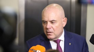 Изявлението му идва, след като ВСС гласува отстраняването му