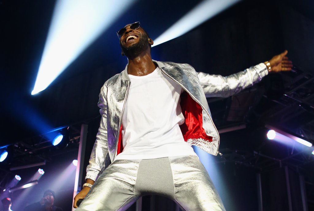 Лятната група от изпълнители се допълва и от Тайни Темпа (Tinie Tempah). Неподражаемият му парти стил на в песента Not Letting Go, направи песента седмият му хит номер 1 във Великобритания. Изпълнителят притежава толкова първи места в класациите на Обедин