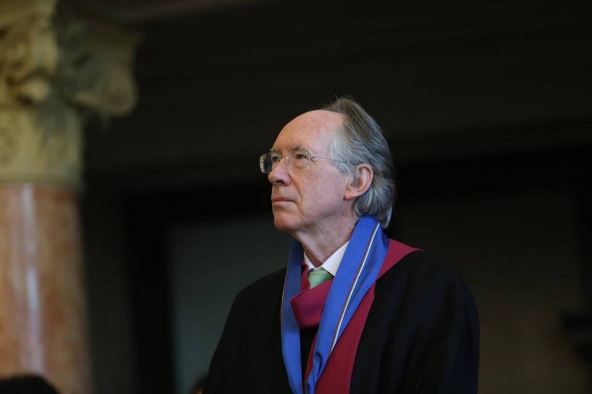 Писателят Иън Макюън е удостоен с почетното звание "доктор хонорис кауза"