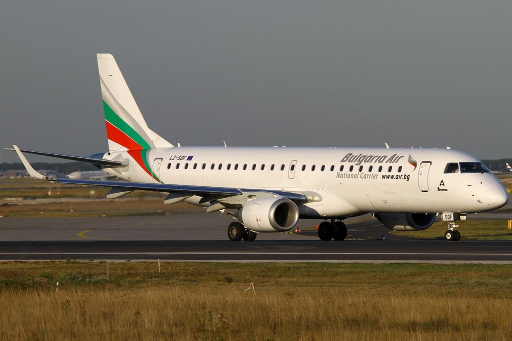 Embraer_ERJ-190-100IGW_190AR,_Bulgaria_Air_AN2171301