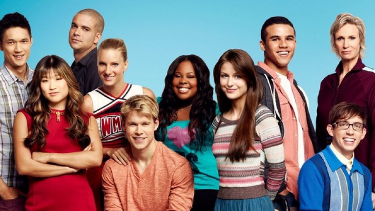 „Клуб Веселие" (Glee)
През 2013 г. Fox го възобнови за още два сезона с признанието, че сезон 6 ще бъде последен. Още миналият сезон обаче отбеляза сериозен спад в рейтинга и вече съществуват планове музикалната комедия да бъде приключена набързо, с намаляване на броя епизоди в шестия сезон.