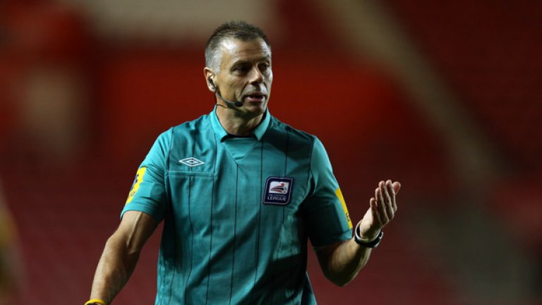 Марк Холси разкри, че е бил натискан да се прави на нечувал и невиждал неща на терена и посочи конкретно Майк Райли като човека, оказвал натиска