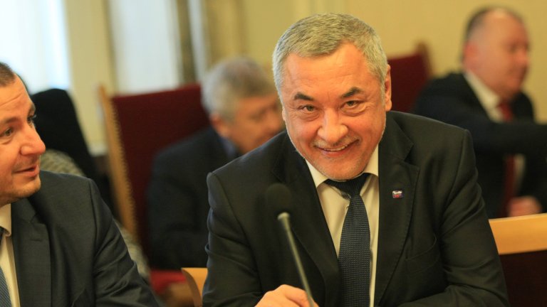 Лидерът на НФСБ се обяви остро срещу оставката на министър Данаил Кирилов