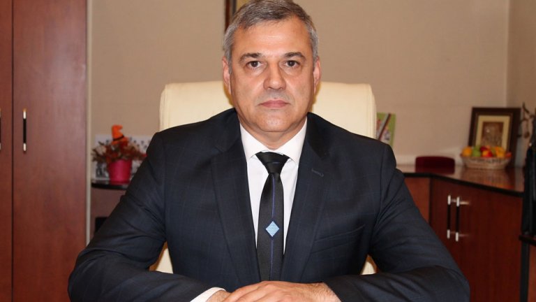 Минко Ангелов се оттегля, докато текат проверките