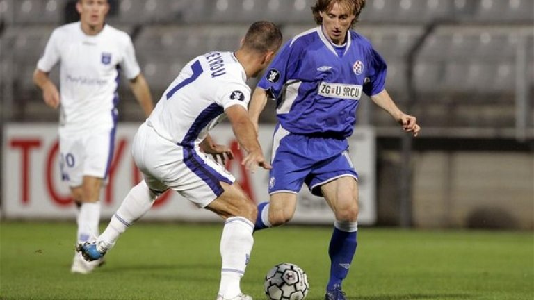 Динамо Загреб тотално обезличи вечния съперник Хайдук Сплит и за четвърт век след разпадането на бивша Югославия триумфира със златото невероятните 18 пъти в 25 шампионатни сезона.