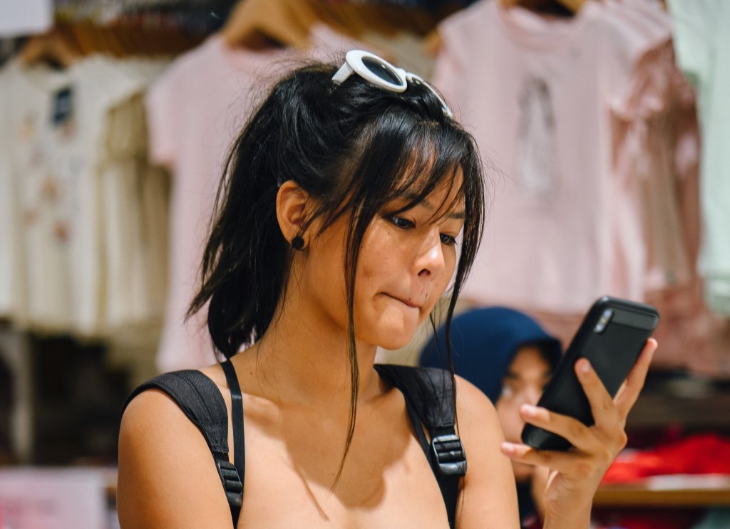adult-clothes-commerce-1390534