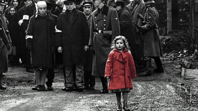 90-те години на миналия век са златно време за качественото кино.
Тогава на големия екран излизат толкова много страхотни заглавия, че няма как да ги изброим всички. Това са годините, в които битката за златните статуетки “Оскар“ е възможно най-оспорвана, а след церемонията има редица недоволни, че техният фаворит не е спечелил.
И тъй като в момента си седим вкъщи, имаме време да обърнем внимание на тези шедьоври.
Повечето от тях сме гледали поне веднъж или два пъти, но сега е точното време да си припомним колко са страхотни и защо в миналото са грабнали сърцата ни. 
Ето няколко предложения от нас за една приятна филмова вечер от дивана: