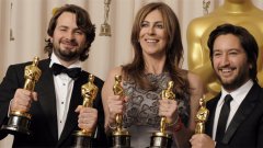 С филма за войната в Ирак Катрин Бигълоу стана първата жена, спечелила наградата „Оскар" за най-добър режисьор