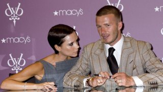 Това е един от спомените, който и досега преследва Фъргюсън. "Онова момиче", което развали любимото му момче Дейвид и го откъсна от футбола и Юнайтед.