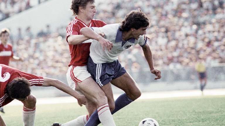 Той беше "40 кг, от които 35 в главата" и страстен пушач. Но и най-добрият в СССР