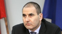 Фигурата на вицепремиера и министър на вътрешните работи Цветан Цветанов получава одобрението на 35% от пълнолетните българи - според "Сова Харис"