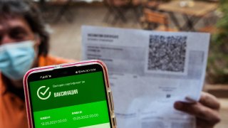 COVID сертификатът на ЕС ще важи 9 месеца за ваксинираните