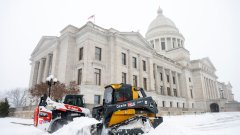 Очаква се снежната буря да продължи и през седмицата