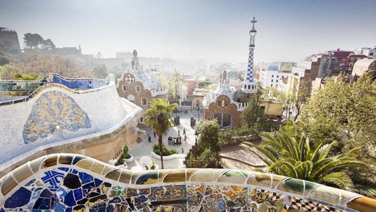 Барселона със своя фестивален дух, културно наследство и горещи плажове е предпочитана туристическа дестинация за мнозина, но не само това. Тя е и прекрасен избор за живеене, наричана още "столица на иновациите". Градът е известен с безпроблемното интегриране на новите технологии в обществените услуги.