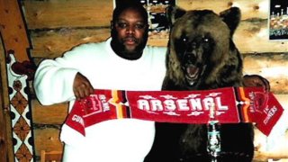 Хулиган. Легенда. "Артилерист": Мечката от "Хайбъри" умря в Москва, но духът му остана на трибуните