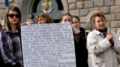 Артисти от Старозагорската опера протестират пред Министерския съвет. Тезхите предствления обаче са най-скъпото удоволствие за държавата 