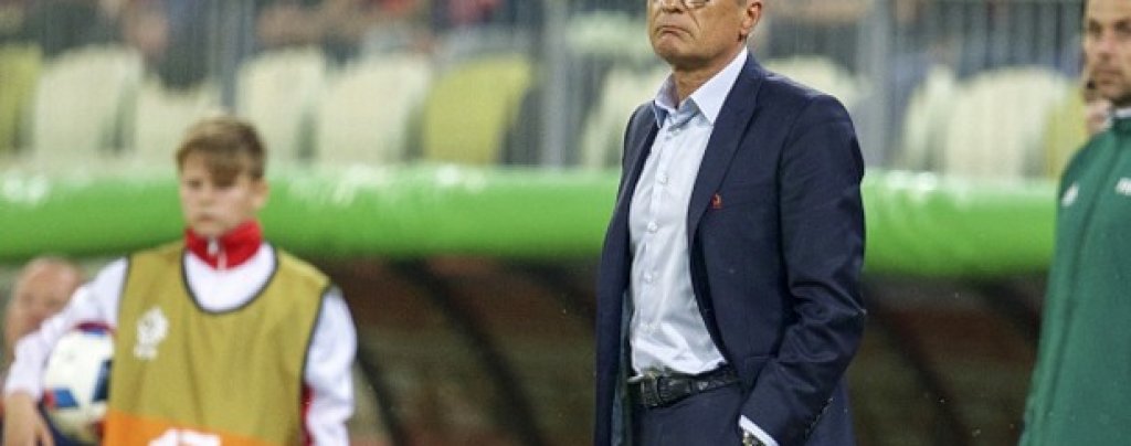 Полша – левият бек
Поляците са един от отборите, бликащи от талант. От дясната страна са Лукаш Пишчек и Якуб Блашчиковски. Гръбнакът е Камил Глик, Гжегош Криховяк и Роберт Левандовски. Но има и един проблем – левият бек. Адам Навалка ползваше в квалификациите Мачей Рибус – по дефиниция, атакуващ полузащитник или крило – но и той се контузи преди първенството. Ще успее ли да измъкне още някой заек Навалка остава под въпрос до началото на Евро 2016.