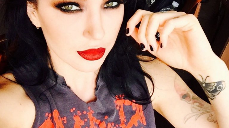 Dorothy (Дороти Мартин) - Raise Hell
Ако все пак решите да ходите на работа/лекции, Дороти Мартин и компания ще ви помогнат да крачите в ритъм с един истински бунтарски тежък рок. Единственото лошо в случая е, че не сме чували нищо ново от тях от доста време... с изключение на един ремикс на песента им Freedom, в който има даже и рапиране.