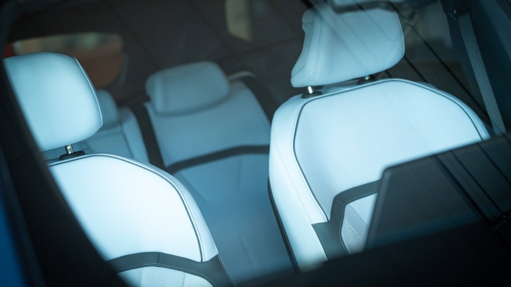 Първа среща с бъдещето: BMW iX3 вече в дилърствата на “М Кар Груп” в страната