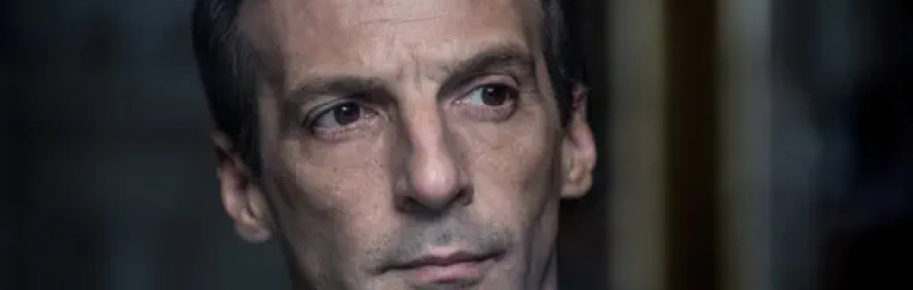 The Bureau
Къде: SkyShowtime
Детективският трилър проследява живота на елитен агент на френската разузнавателна служба DGSE, който се връща в Париж след шест години под прикритие в Сирия. Той се опитва да се адаптира към нормалния живот, но се сблъсква с поредица от професионални и лични конфликти.