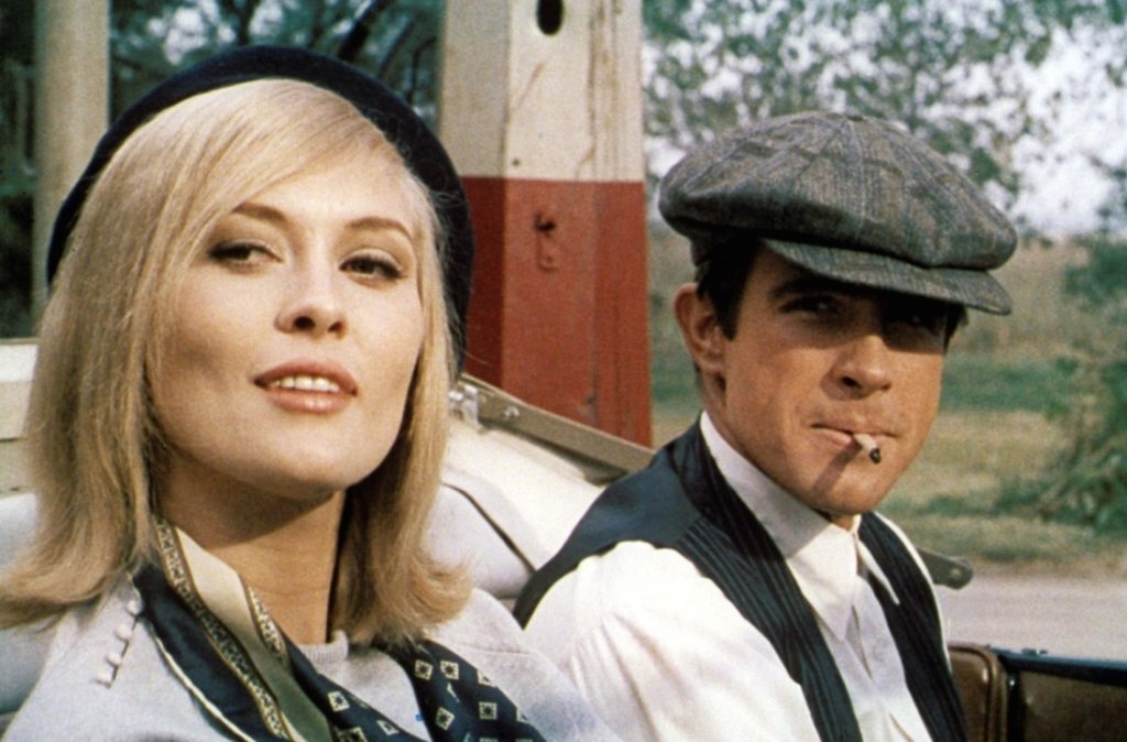 \"Bonnie & Clyde\" 
Докато си седят на скришно от властите и библейски хапват от една и съща ябълка (или май беше круша), култовата двойка няма представа, че бащата на Клайд ги издава. Малко по-късно ги виждаме заобиколени от полицаи да разменят един