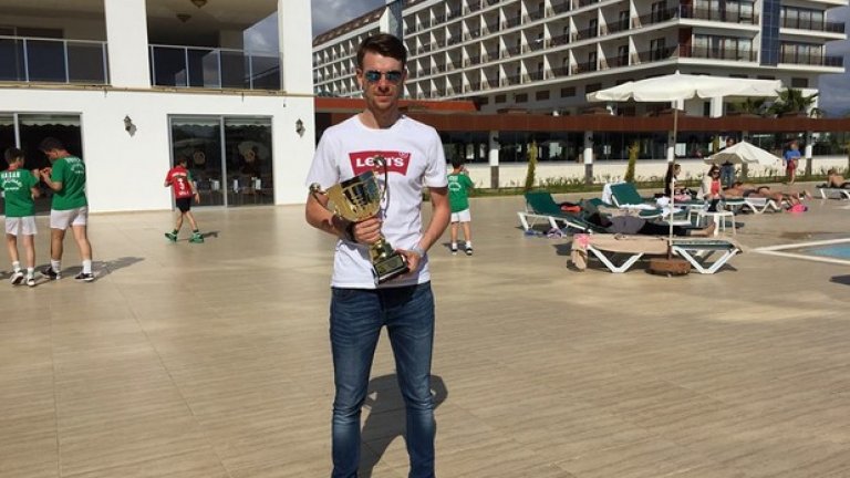 "Мечтая да съм начело на отбор от Първа професионална лига."