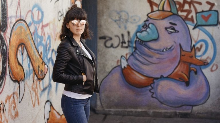 Toчкa, градски чудовища и няколко чифта Converse