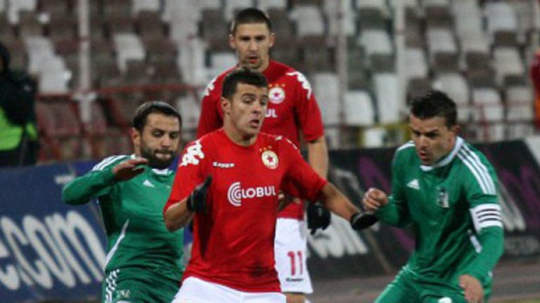 Гъргоров (вдясно) се съгласи да помогне на ЦСКА в тежък момент.