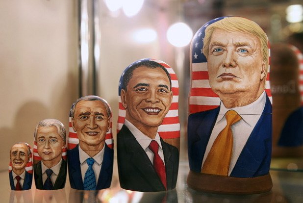 Нов модел матрьошка излезе в магазините за сувенири в Москва. Русия приветства победата на Тръмп.
