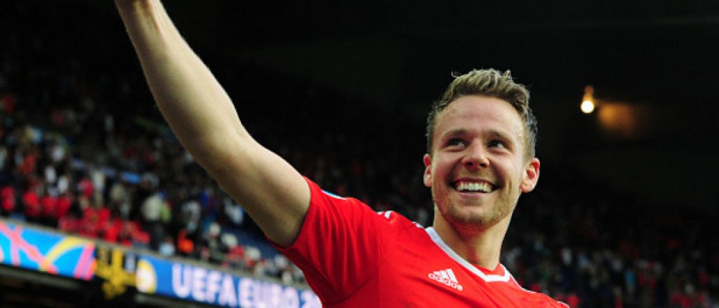 Крис Гънтър ще пропусне сватбата на брат си в четвъртък, тъй като в петък е 1/4-финалният сблъсък с Белгия