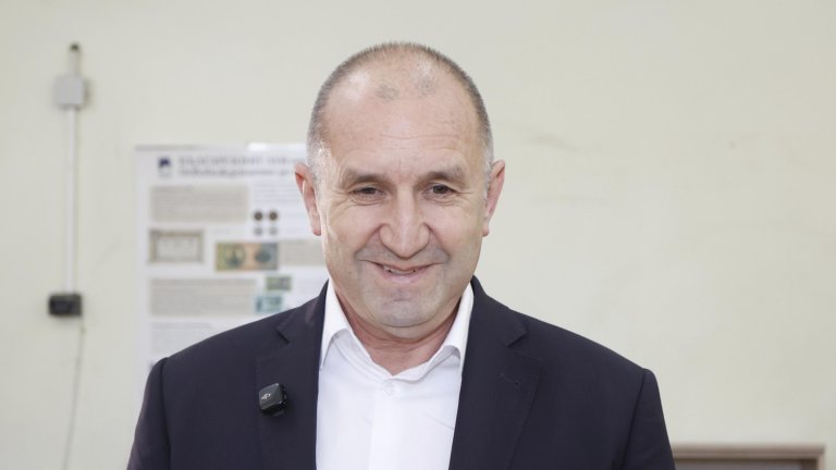 Формацията на Радев си осигури мнозинство в следващия парламент - но как точно работи това