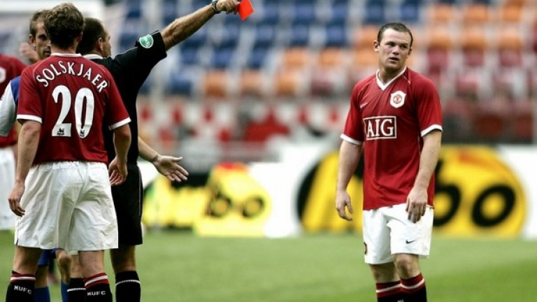 През 2006 г. контролата между Юнайтед и Порто на "Амстердам Арина" бе белязана от много скандали, а с червени картони терена напуснаха Пол Скоулс и Уейн Рууни. Но най-скандалното беше, че те получиха наказания и пропуснаха началото на сезона във Висшата лига. Сър Алекс заяви, че отборът му повече няма да стъпи на турнира в Амстердам.