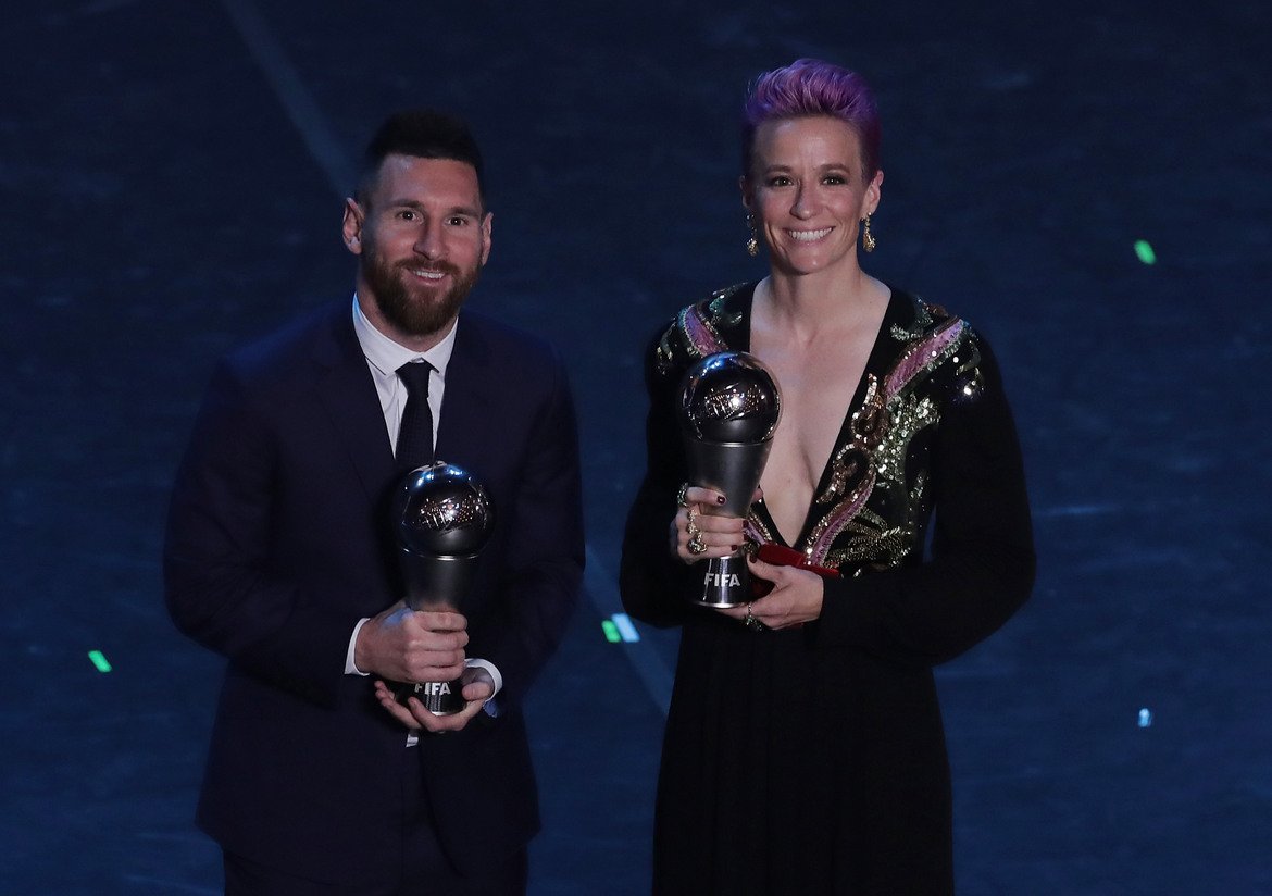Меси за пръв път взе наградата The Best на ФИФА. Миналата година я спечели Лука Модрич, а предните две години тя отиваше при Кристиано Роналдо. Меган Рапиноу получи наградата си след тази на Меси, което беше форма на признание към женския футбол от страна на ФИФА
