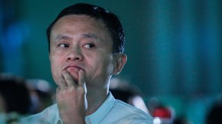 Ма се оттегли миналата година като изпълнителен председател на Alibaba и сега се отдава на хобитата си и на благотворителност