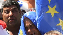 Как България ще избяга от дебата този път, още повече, че 90% от чуждестранните роми във Франция, наброяващи 15 000-20 000 души, са от тук и Румъния 