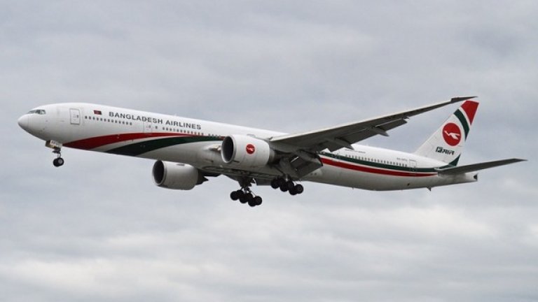 Boeing 777-300ER, Бангладеш
В Бангладеш хората може и да не са безмерно богати, но техният политически елит се вози в Boeing 777-300ER, който струва 260 милиона долара. Разполага както с бизнес, така и с икономична класа. Този първенец по качество се присъедини към бангладешката авиационна флота през 2011 година.