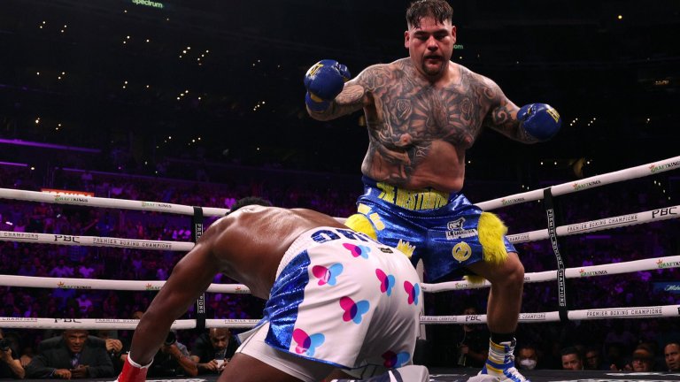 Мощните тупалки на Руис на 3 пъти бутнаха Ортис, но така и не успяха да го нокаутират (видео)