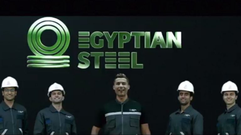 Egyptian Steel
Кристиано Роналдо със своето свръхчовешко излъчване може би е подходящ за реклама на завод за стомана, но не и в ролята на бригадир...
