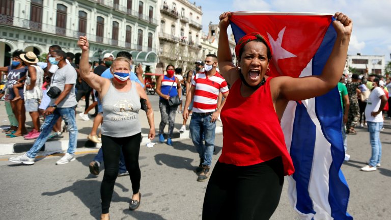 Положението е толкова лошо, че за пръв път от идването на Кастро властите в Хавана позволиха частен бизнес