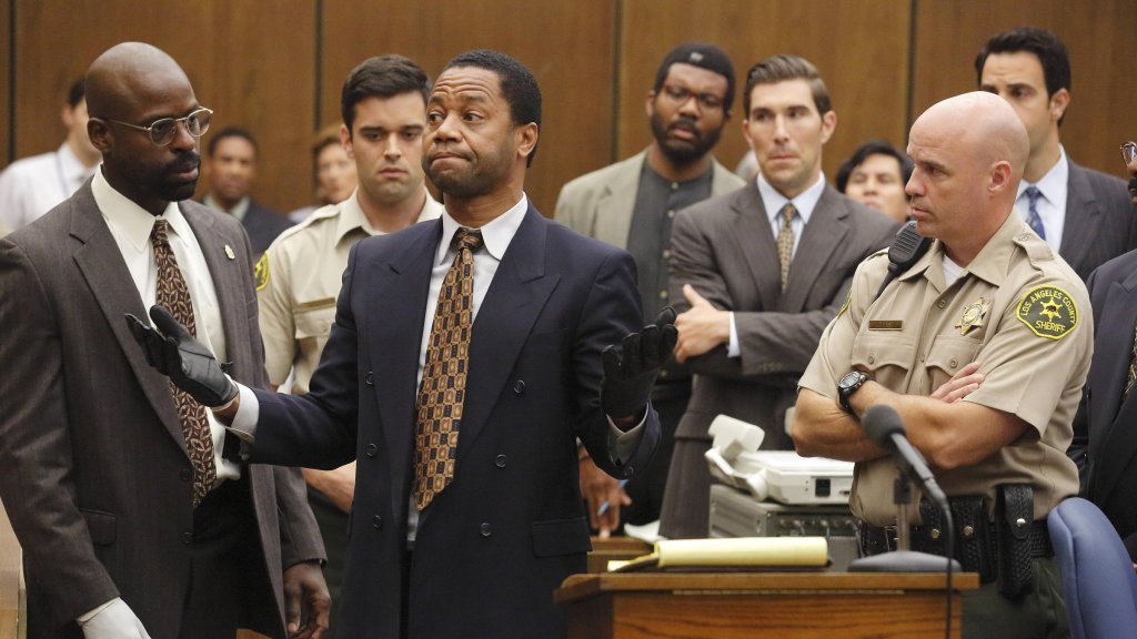 \"Народът срещу О. Джей Симпсън\" (The People v. O J Simpson)
Първият сезон на \"Американска криминална история\" беше за един от най-известните престъпници в историята на САЩ. Отново Раян Мърфи - този човек просто знае как се прави. 