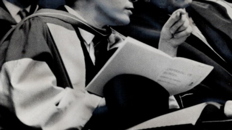 Известен с екцентричния си нрав, след 8 години успешна концертна дейност, Гулд се отказва от сценичните изпълнения и се посвещава изцяло на студийните записи